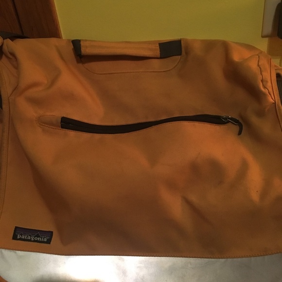 Patagonia Handbags - Patagonia half mass messenger bag
